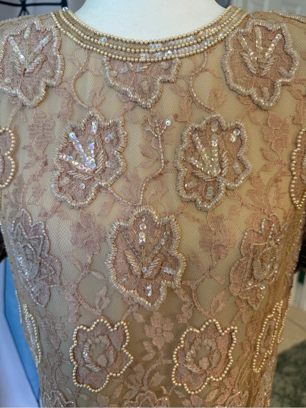 Elegant Tan/Cream Lace Beaded Midi Dress… Beautiful condition! - Picture 2 of 9